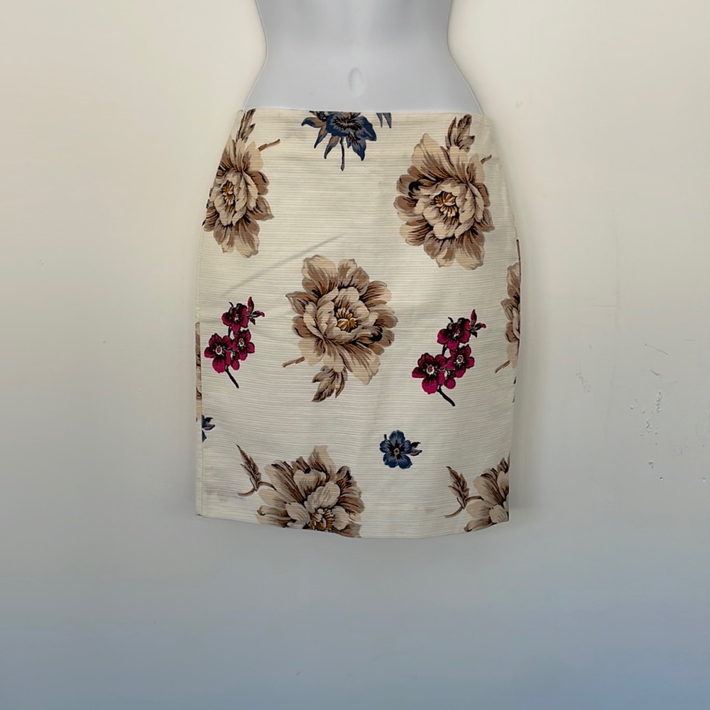 Beiges floral skirt